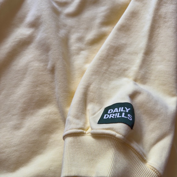 Daily drills lemonade crewneck and shorts set! Size XS/S - Picture 5 of 12